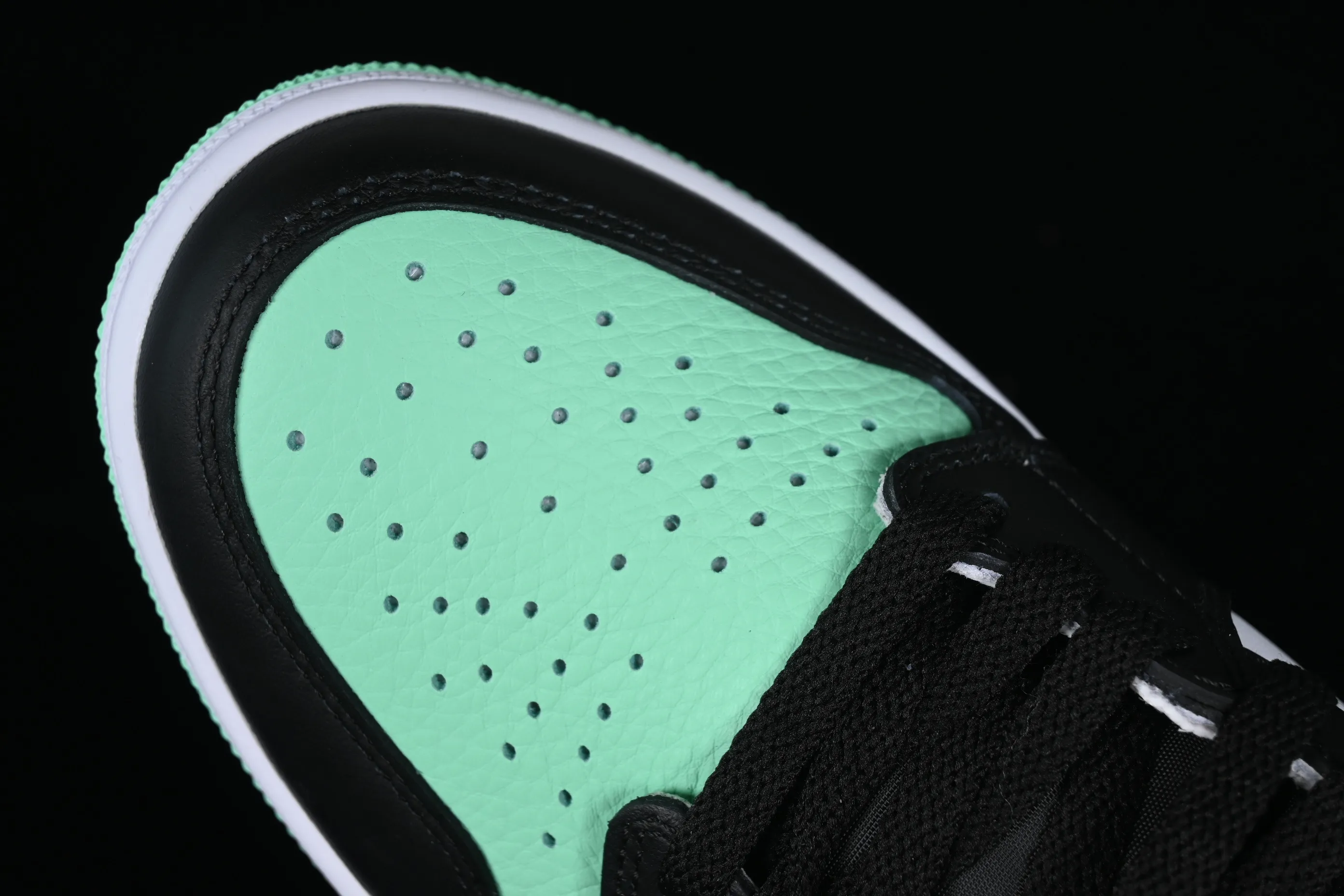 All categories Air Jordan Jordan series basketball shoes Air Jordan 1 High Air Jordan 1 Retro High "Green Glow" AJ1 Joe 1 mint green high-top basketball shoes DZ5485-130